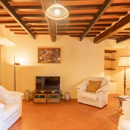 Cozy Pieracchi - A Slice Of History *