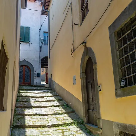 Cozy Pieracchi - A Slice Of History *