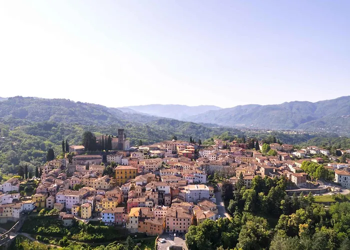 Cozy Pieracchi - A Slice Of History *